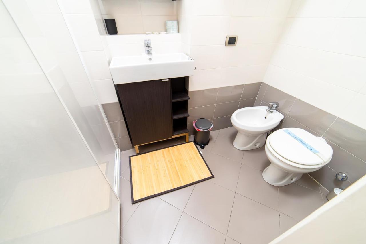 Hbhall Sempione Apartment Milan Bagian luar foto