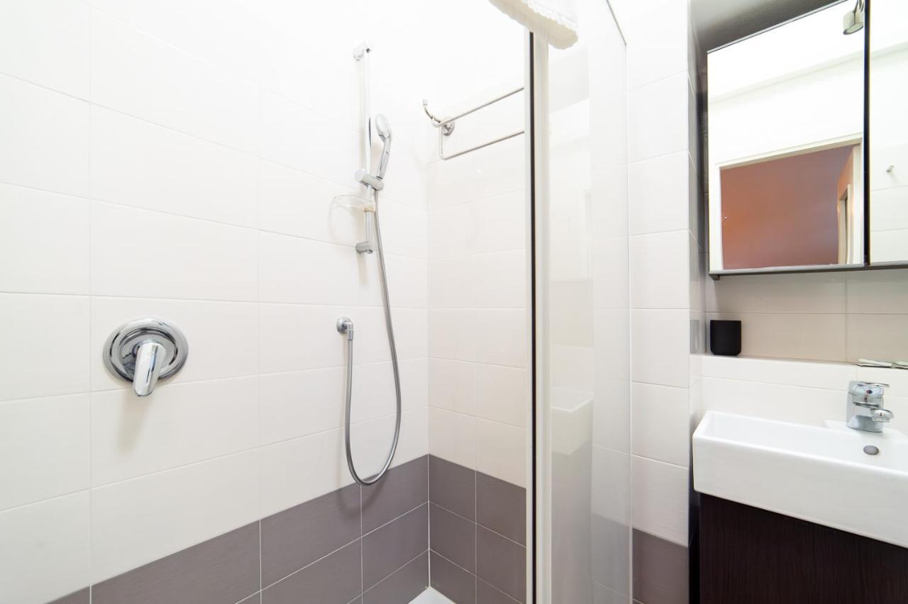 Hbhall Sempione Apartment Milan Bagian luar foto
